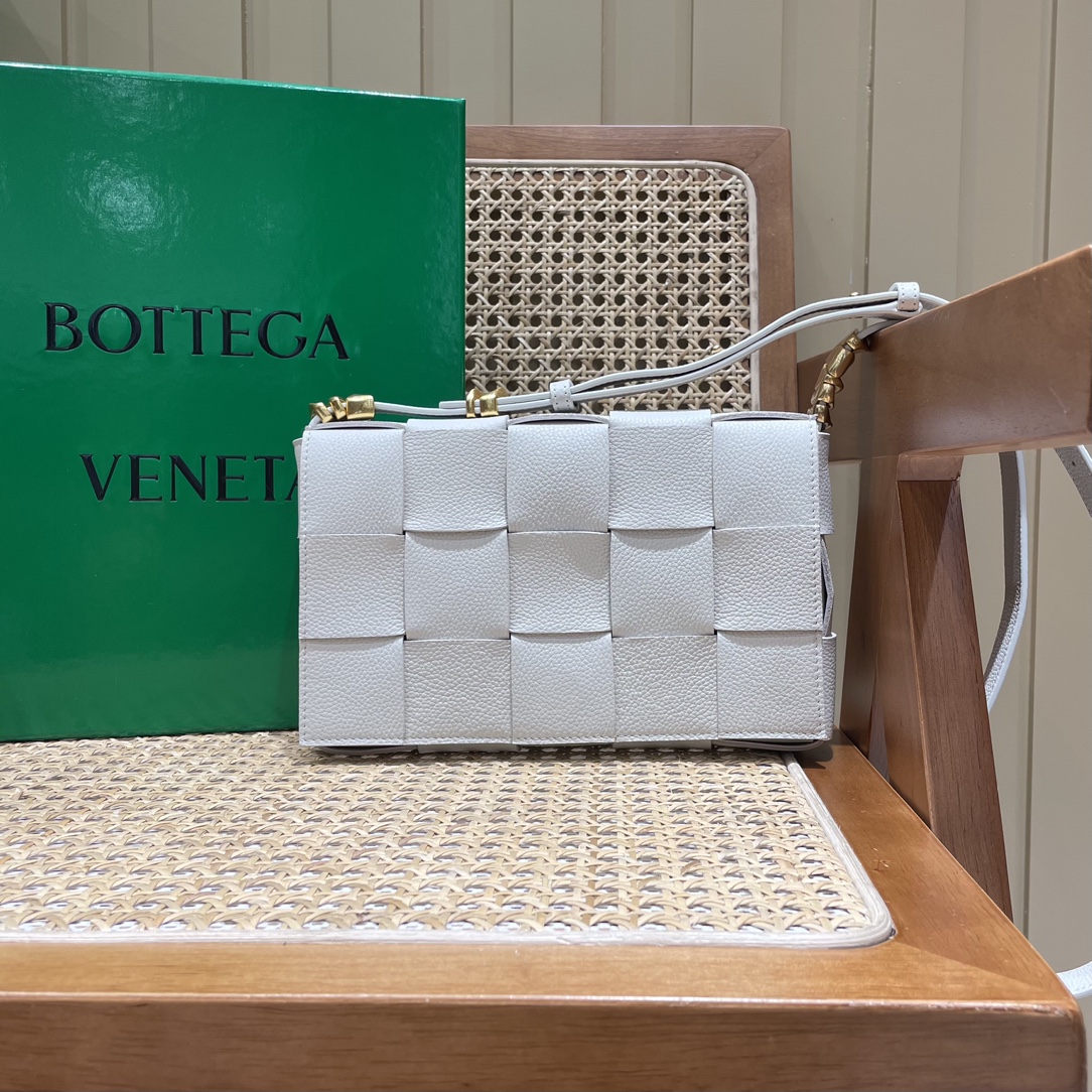 Bottega Veneta CASSETTE 23CM BAG 666870白色