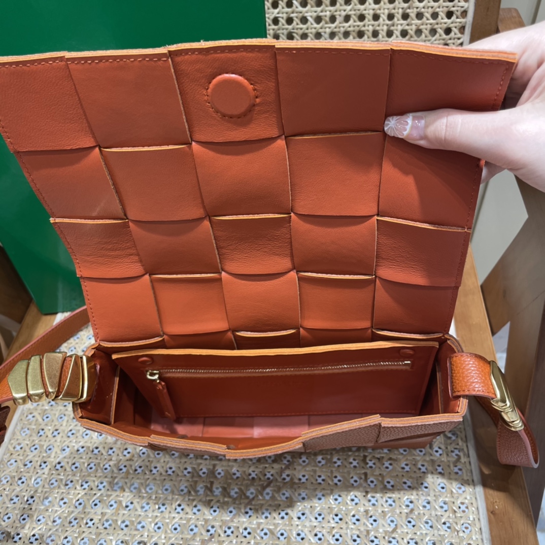 Bottega Veneta CASSETTE 23CM BAG 666870橙色