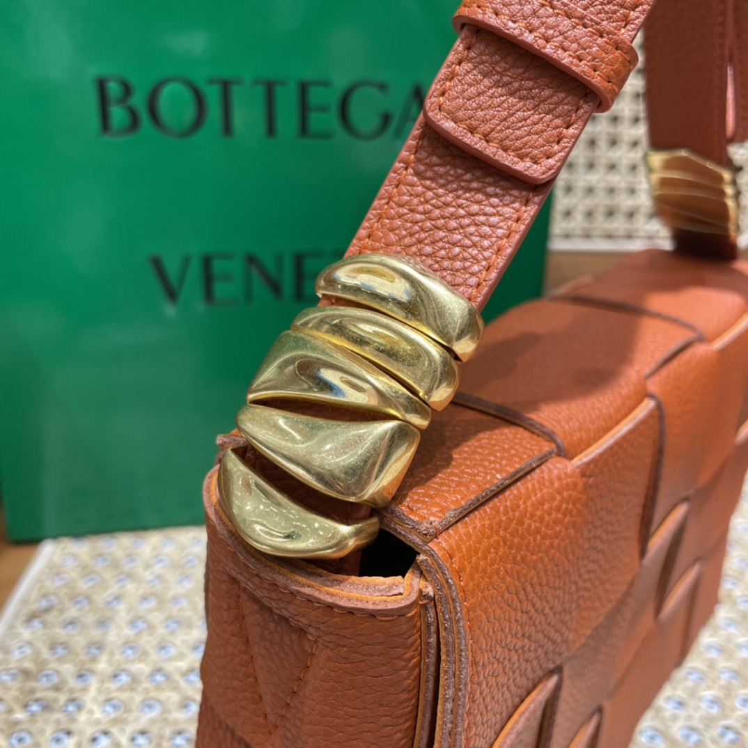 Bottega Veneta CASSETTE 23CM BAG 666870橙色