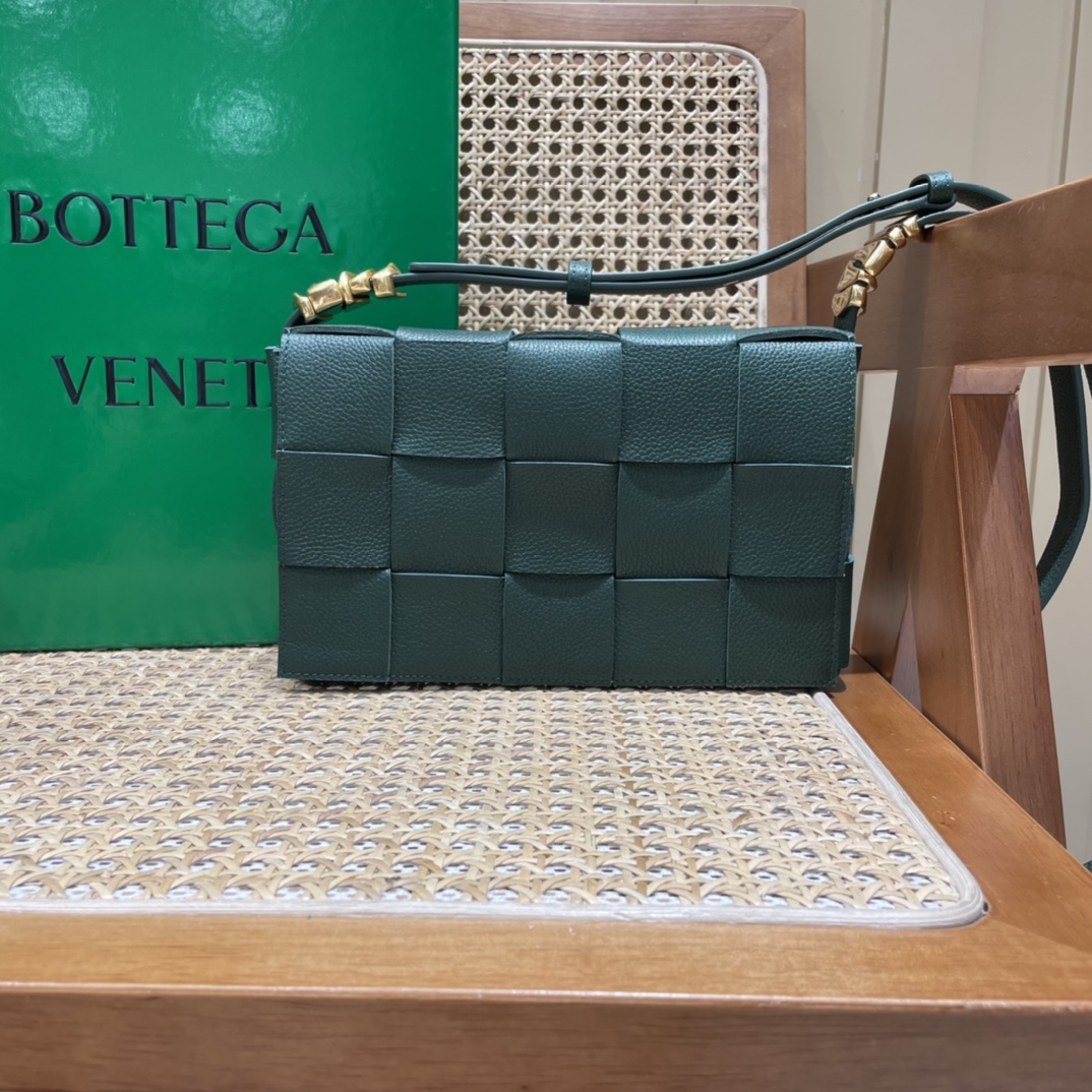 Bottega Veneta CASSETTE 23CM BAG 666870雨树绿