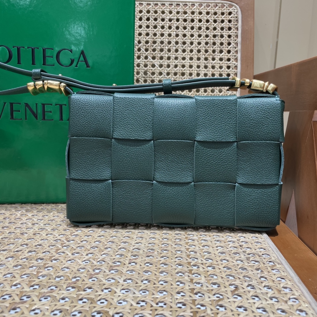 Bottega Veneta CASSETTE 23CM BAG 666870雨树绿