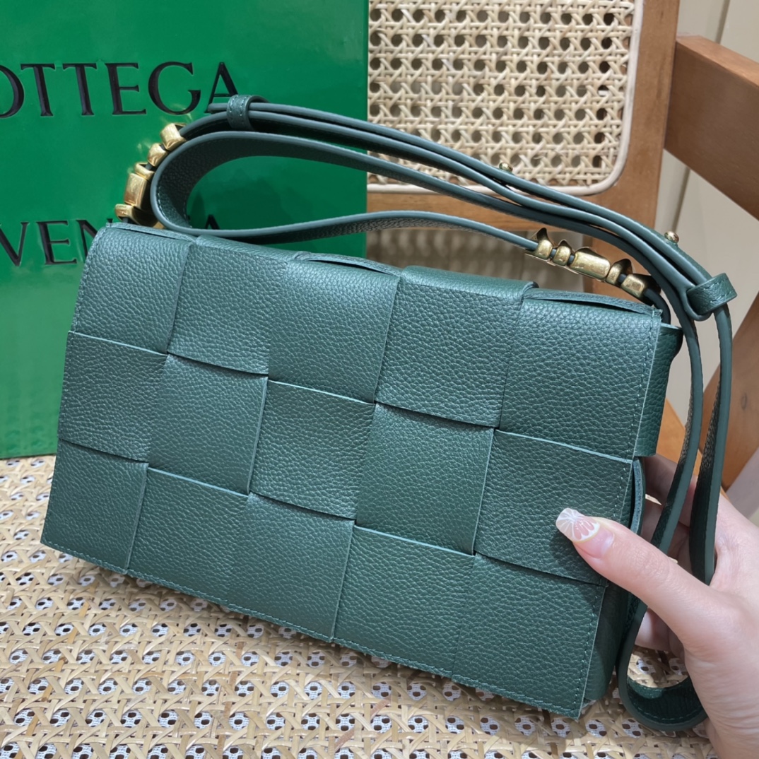 Bottega Veneta CASSETTE 23CM BAG 666870雨树绿