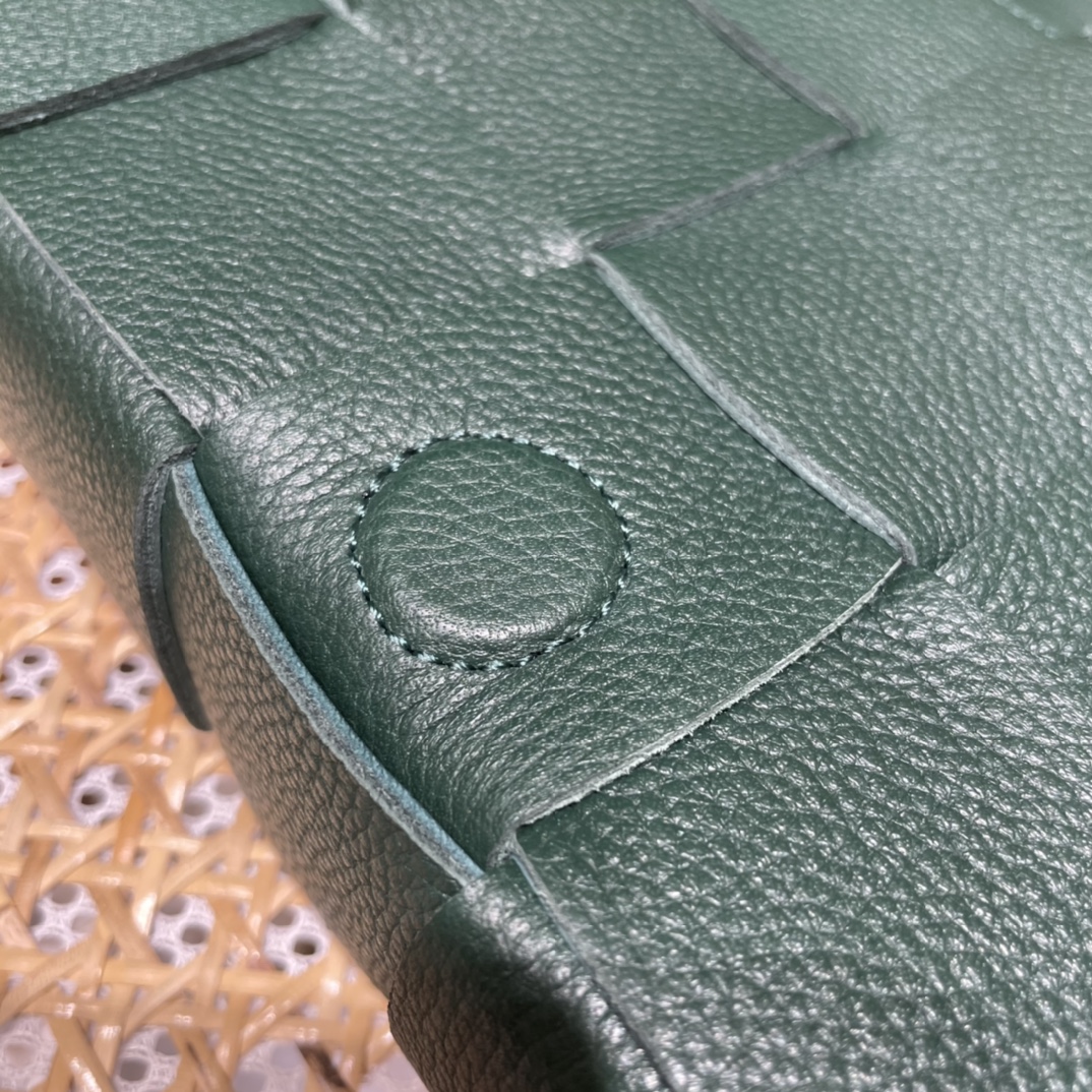 Bottega Veneta CASSETTE 23CM BAG 666870雨树绿