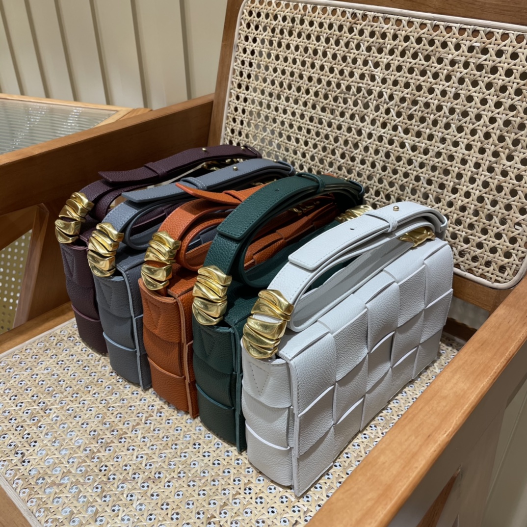 Bottega Veneta CASSETTE 23CM BAG 666870酒红色