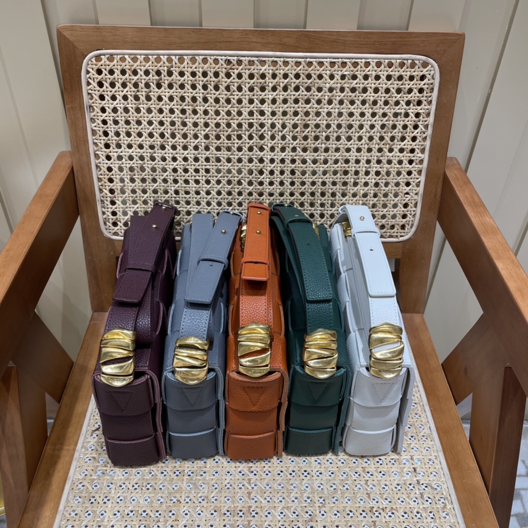 Bottega Veneta CASSETTE 23CM BAG 666870酒红色