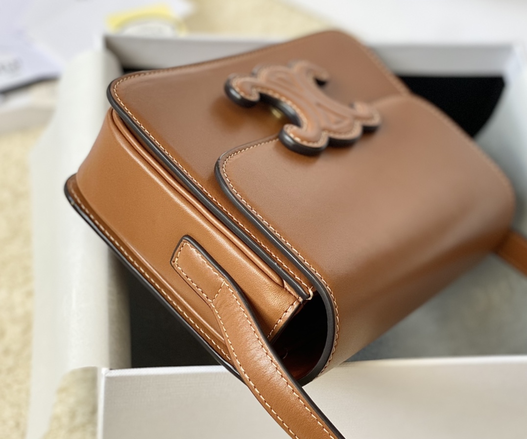 CELINE赛琳2022新款浮雕凯旋门肩背包199233