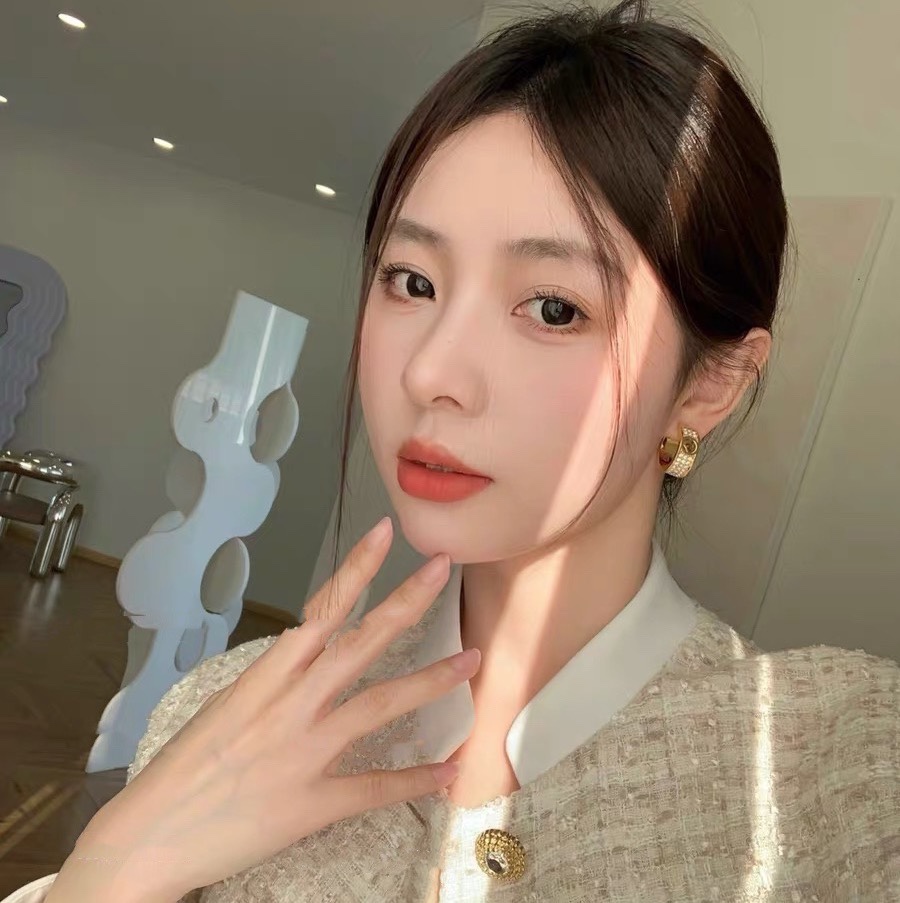 펜디 F자 큐빅 장식 커브 후크 귀걸이 상세 이미지 2
