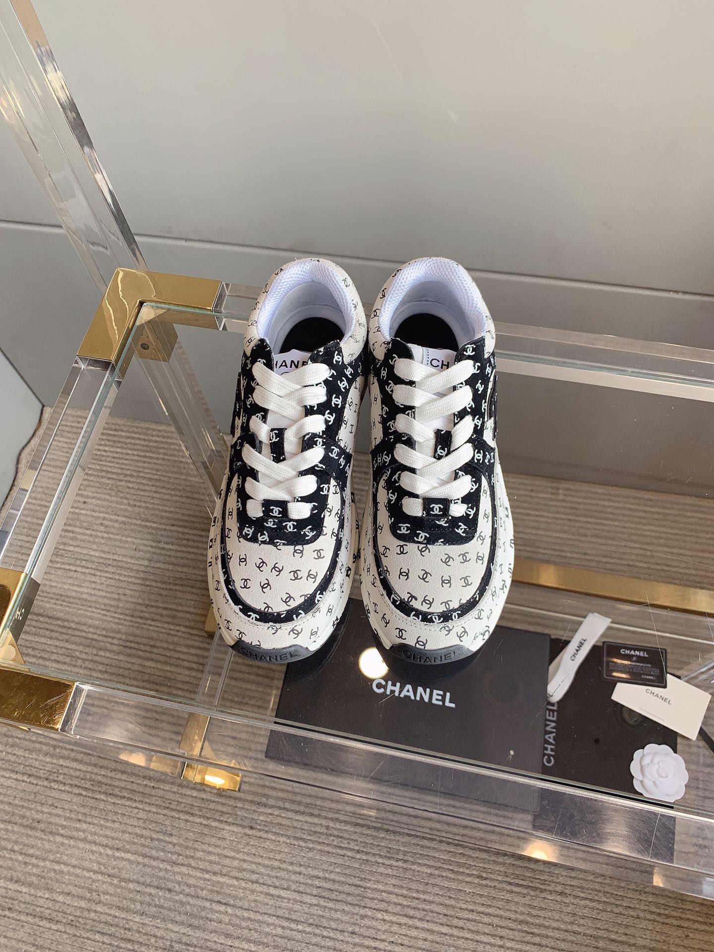 NO:229943,Solid color bottom for women, men, printed bottom for women, men, CHANE* new logo casual sneakers, lightweight and comfortable, super easy to wear, ox-reverse sued fabric, inner breathable mesh, original open molded sole, women's size 35-39 (40 41 42 customized) Men's size 38-45, casual shoes/sports shoes, chanel, sneakers19860909纯色底 女款 男款 印花底 女款 男款 CHANE*新款logo休闲运动鞋 轻便舒适超好穿 鞋面牛反绒面料 内里透气网面 原版开模大底 女码35-39（40 41 42定做） 男码38-45,休闲鞋/运动鞋,chanel,sneakers,Women's Shoes
