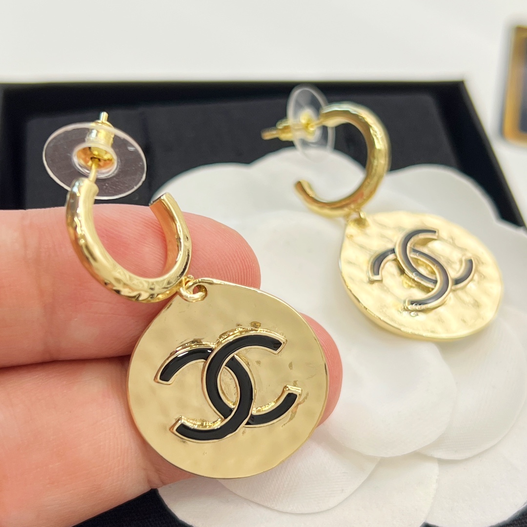 新款☑️CHANEL香奈儿双c圆形耳钉耳环