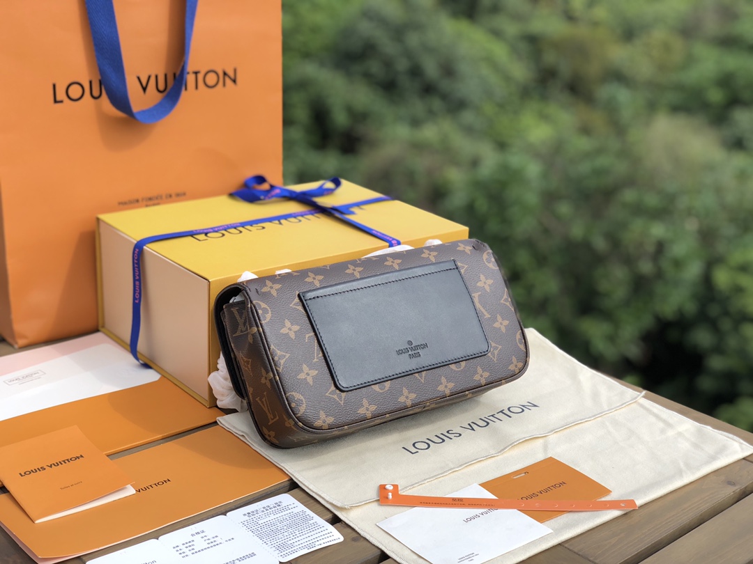 🌼 m46126尺寸24.5×15×6.5海外渠道特供，LV最近新推出，MARCEAU链条手袋时尚干练的