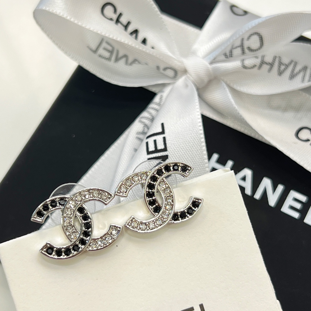 新款☑️CHANEL香奈儿双c黑白钻耳钉耳环