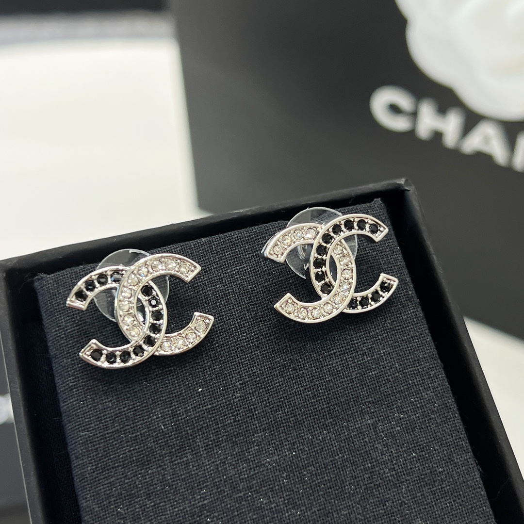 新款☑️CHANEL香奈儿双c黑白钻耳钉耳环