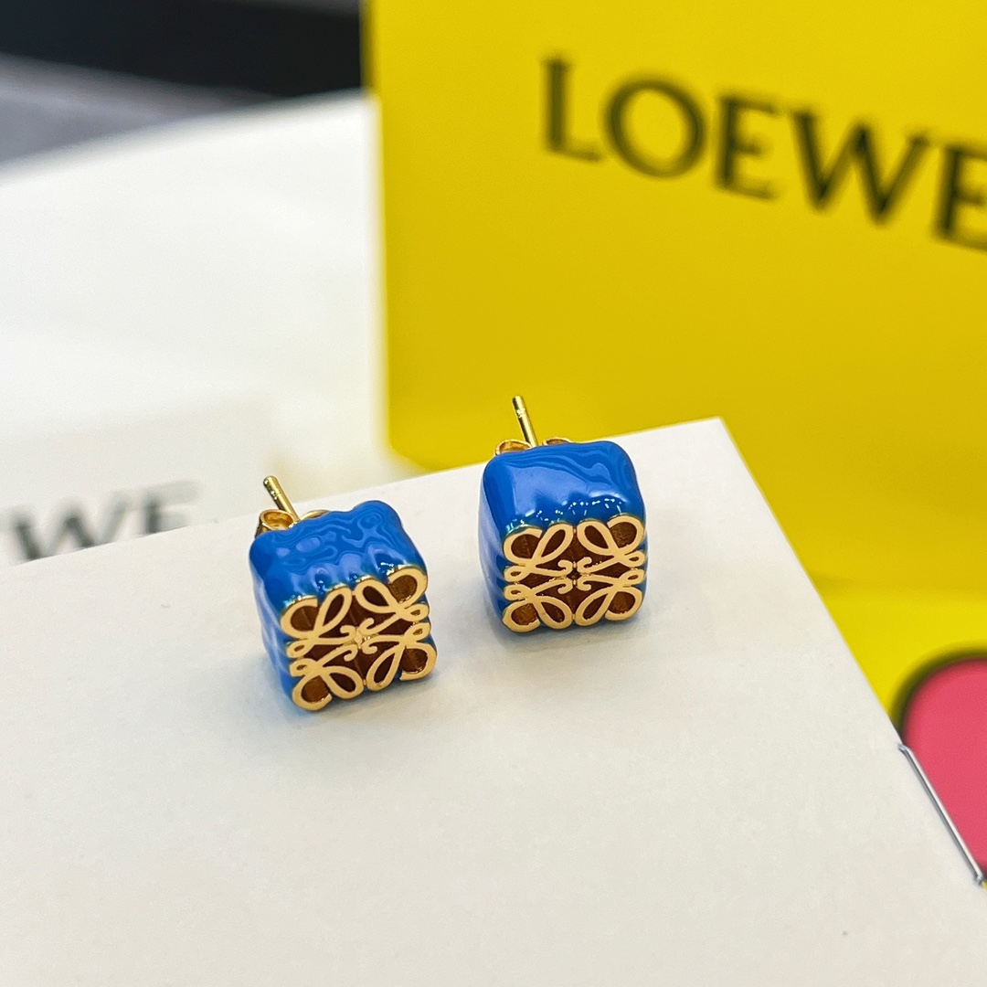 LOEWE罗意威珐琅滴油月饼耳钉