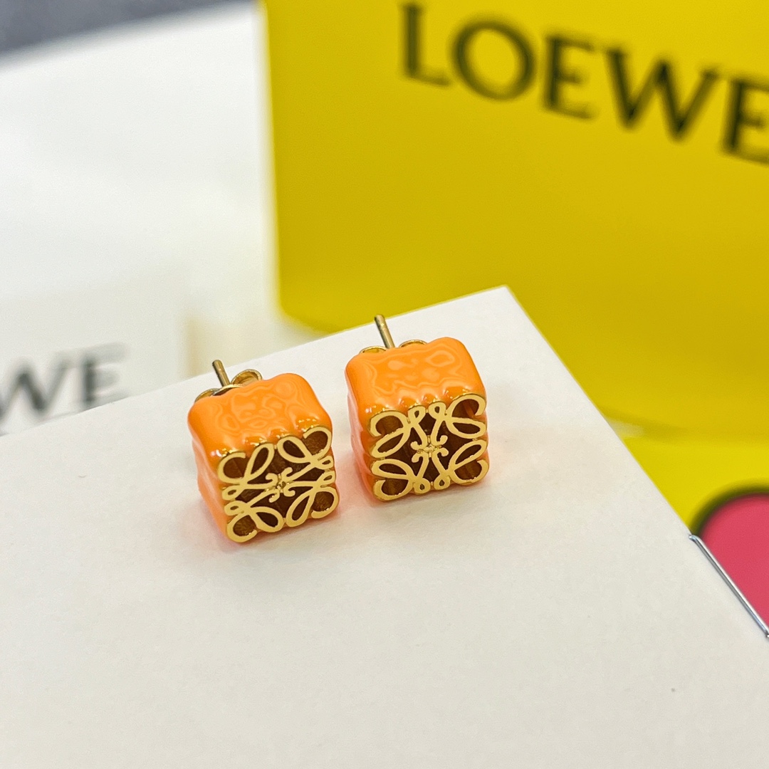 LOEWE罗意威珐琅滴油月饼耳钉