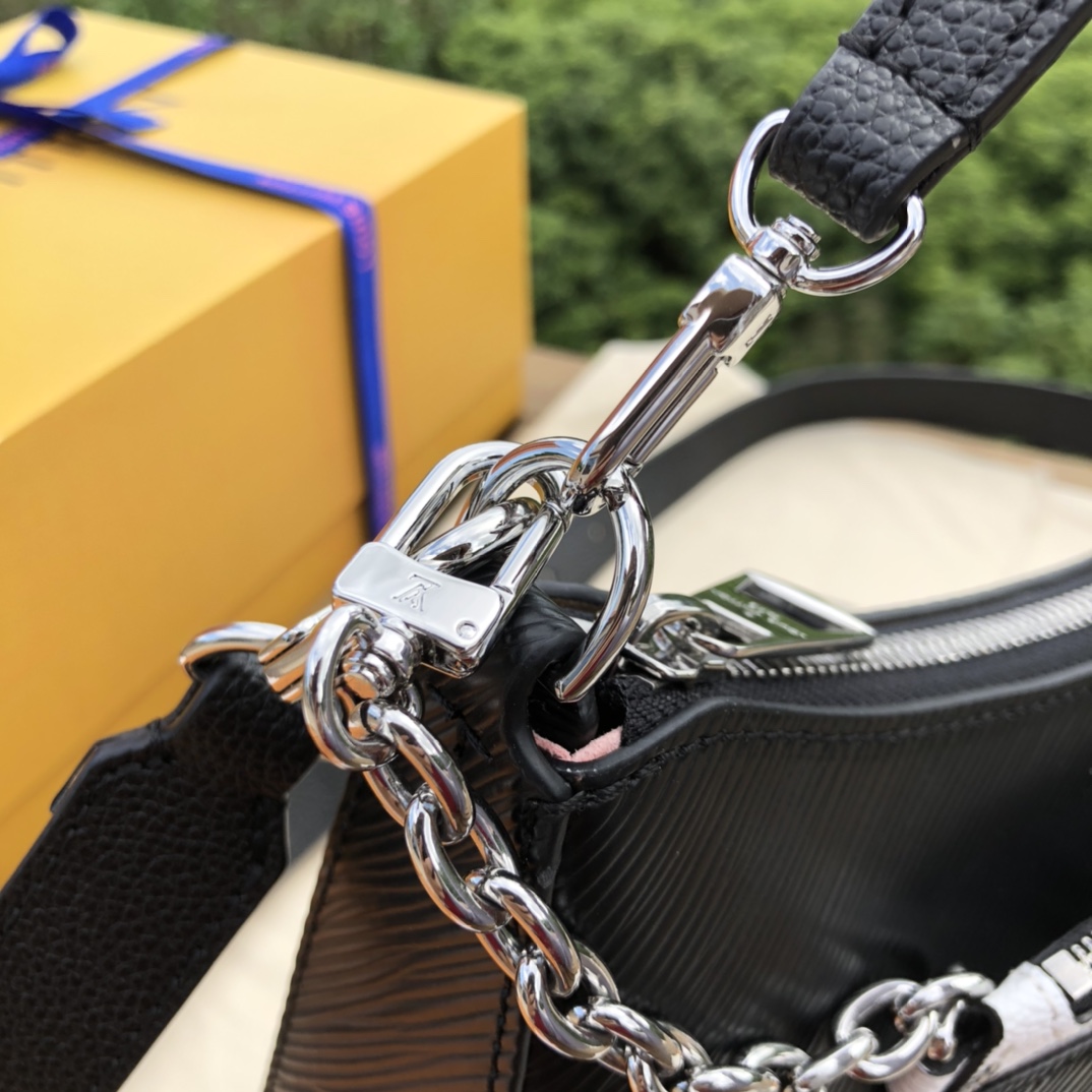 🌼 m80689尺寸25×15×8cm海外渠道货LV Marelle 新款腋下包，超百搭断货王，黑白配色