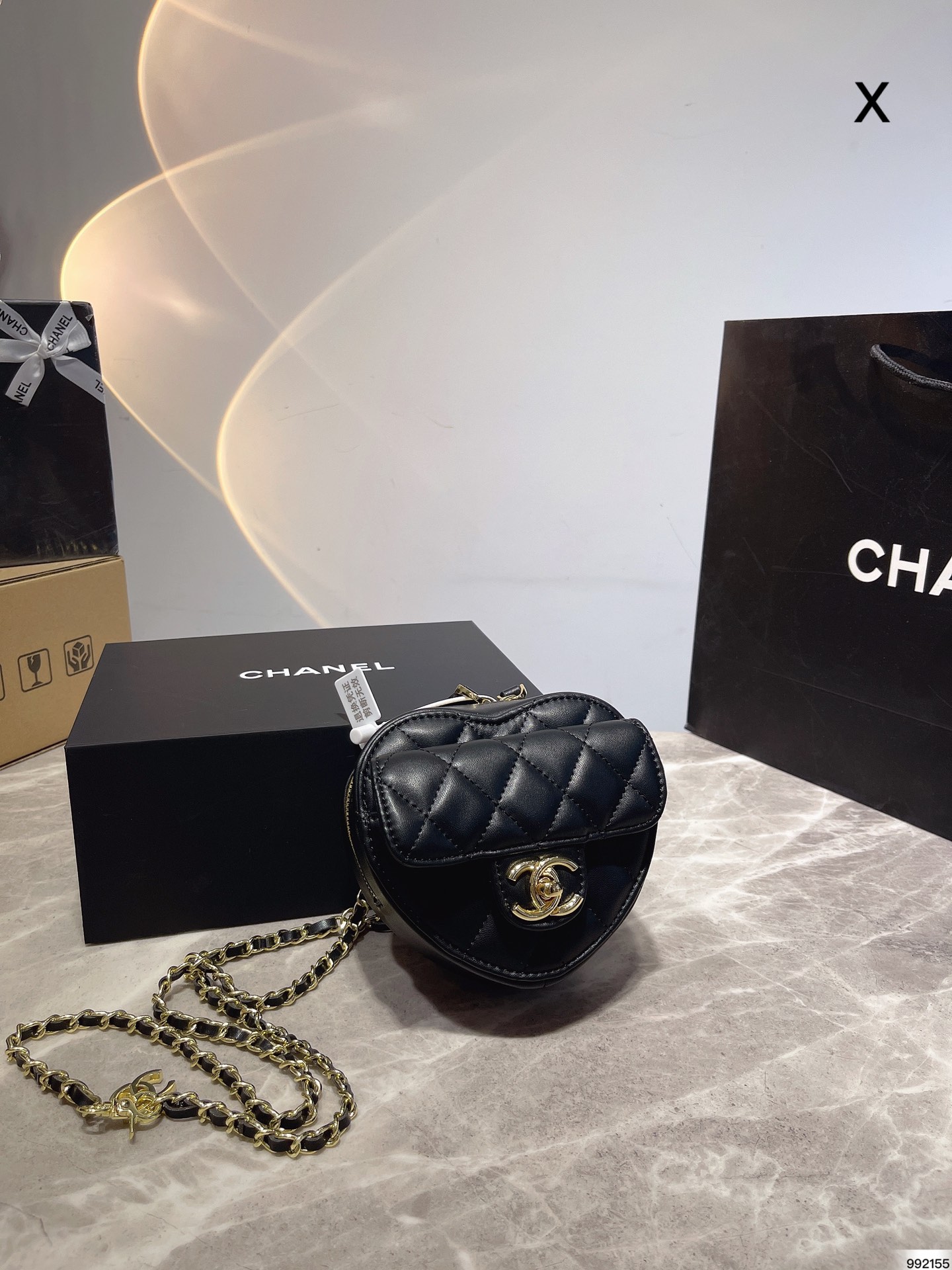 yupoo169925 Chanel 2022春夏秀场包袋 爱心包腰包 这季包袋还是蛮多的，颜色也很丰富 尺寸：14 12_👉Chanel