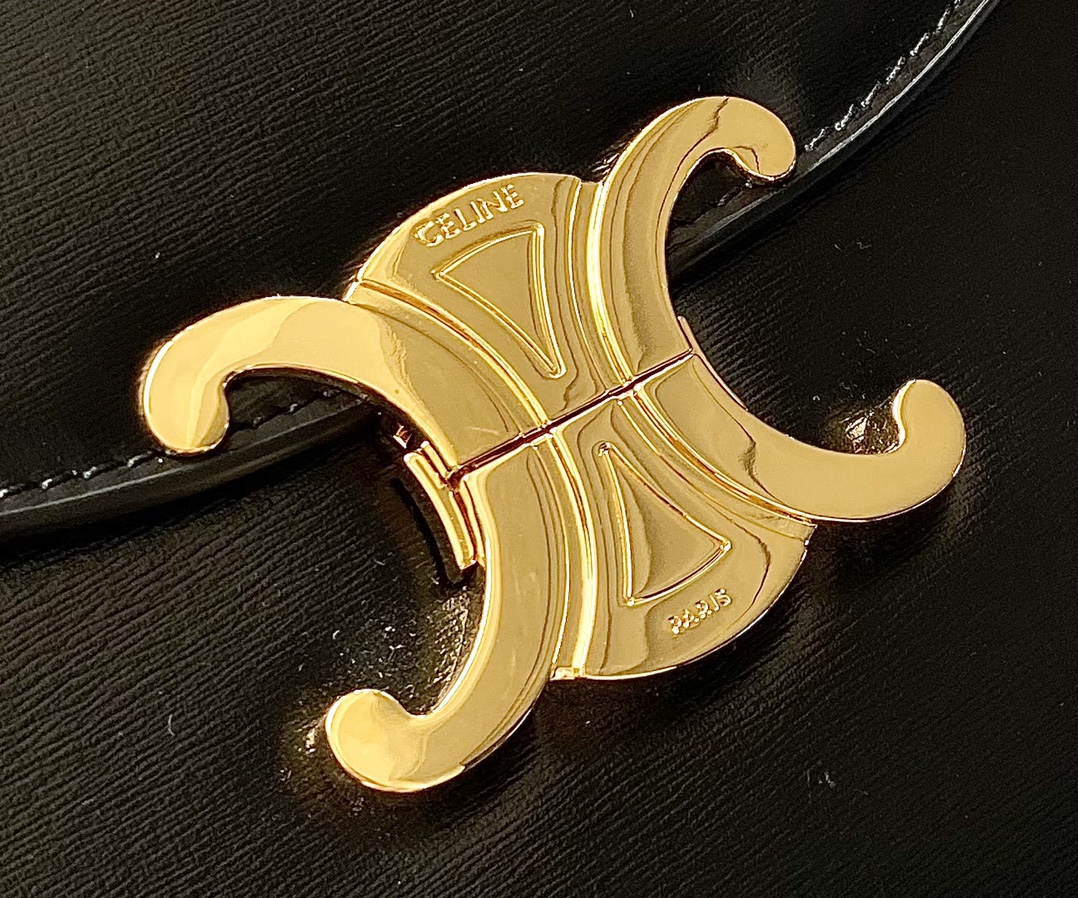 CELINE赛琳2022新品经典凯旋门扣马鞍包110413