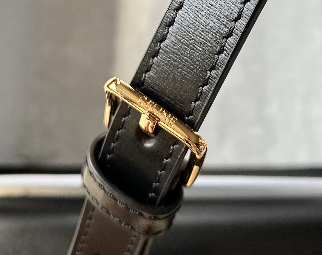 CELINE赛琳2022新品经典凯旋门扣马鞍包110413