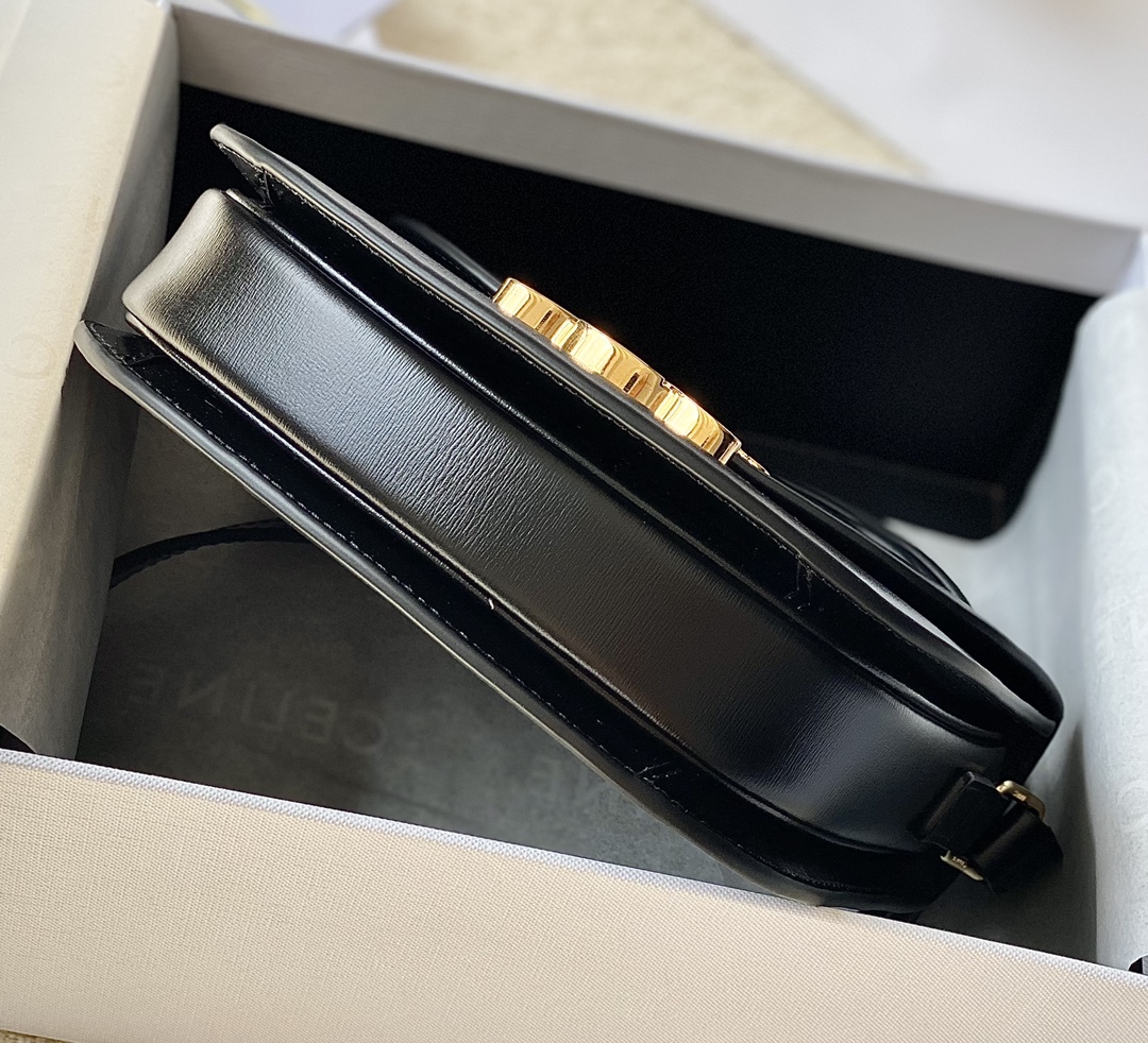 CELINE赛琳2022新品经典凯旋门扣马鞍包110413