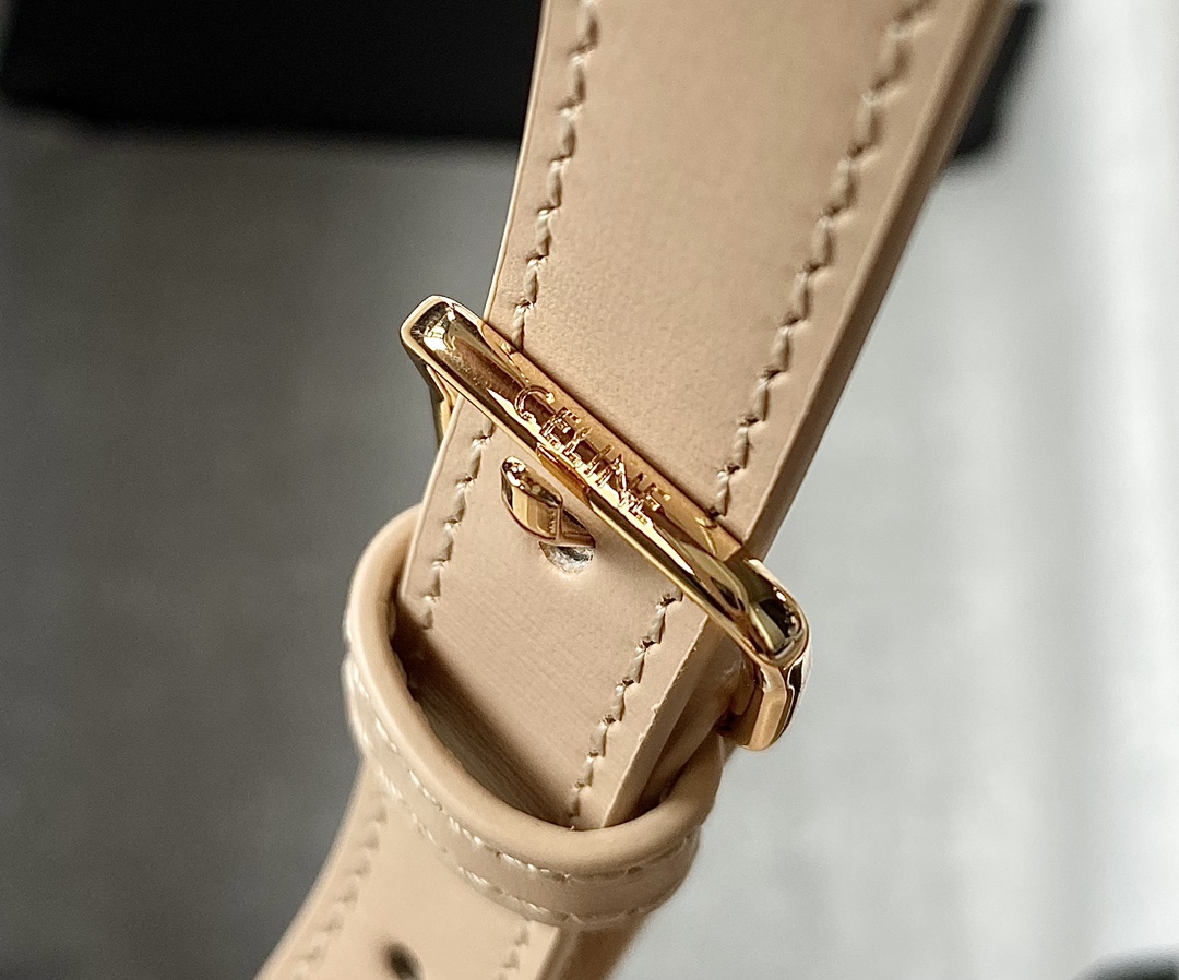 CELINE赛琳2022新品经典凯旋门扣马鞍包110413