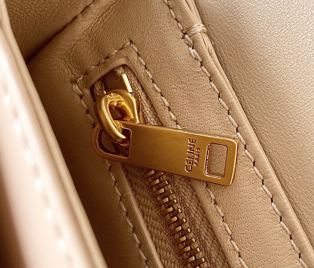 CELINE赛琳2022新品经典凯旋门扣马鞍包110413