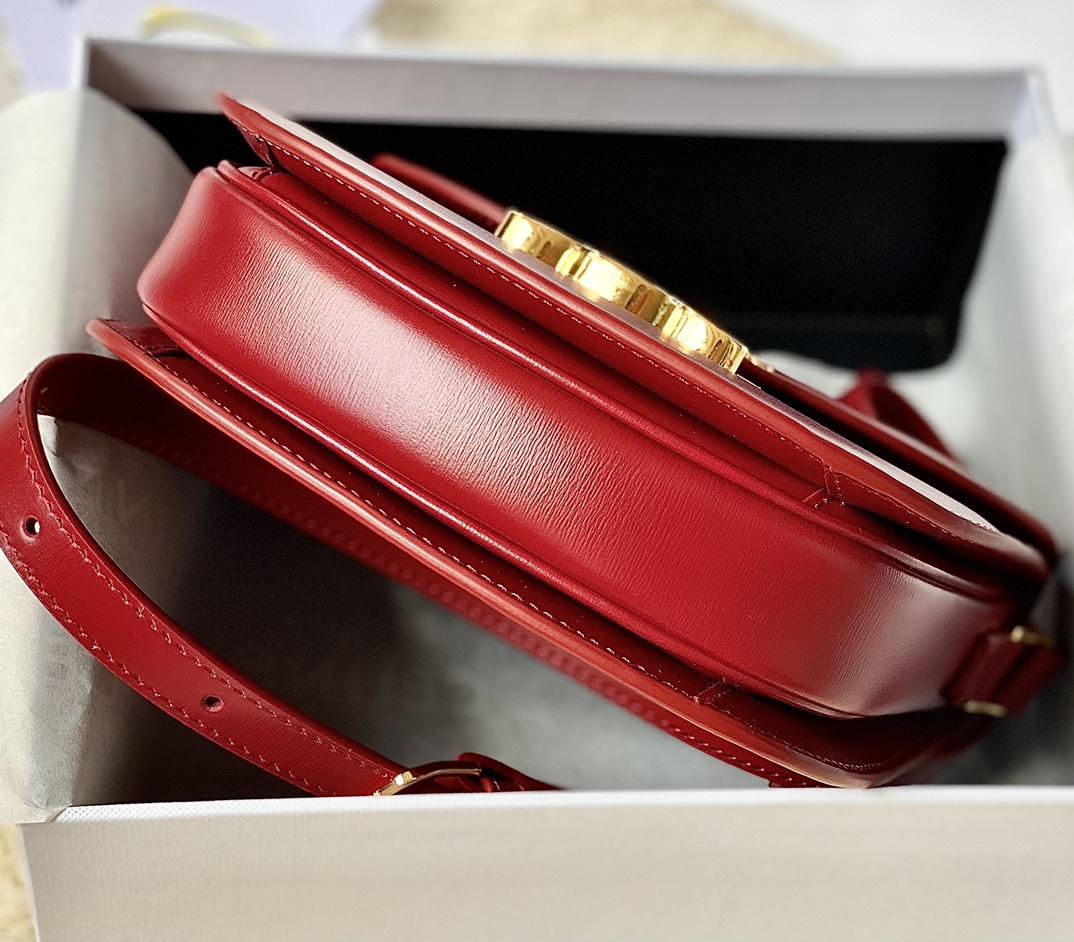 CELINE赛琳2022新品经典凯旋门扣马鞍包110413