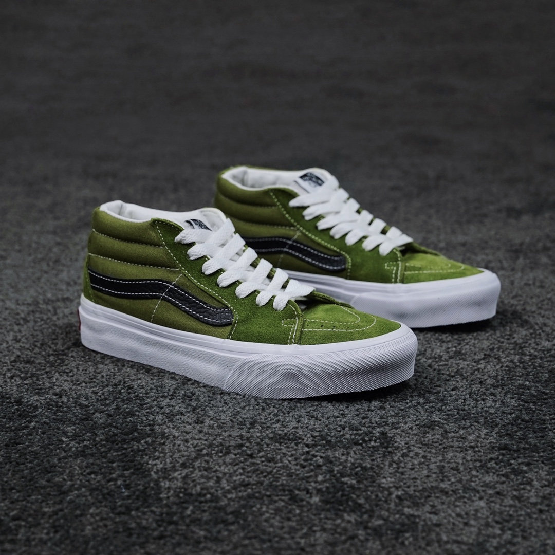 G0 Vans Sk8-Mid 中帮牛油果黑绿 Vans中帮系列一直以来都深受爱好者追捧，此次带来的全新配色，贴合当下最受欢迎的搭配色调元素，全新色系挑战，让你的Vans与众不同，赋予更多的搭配选择。