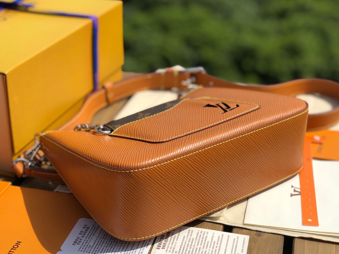 🌼 m80794尺寸25×15×8cm这款HOBO我要大声尖叫！！太惊艳LV火爆的腋下包Marelle，