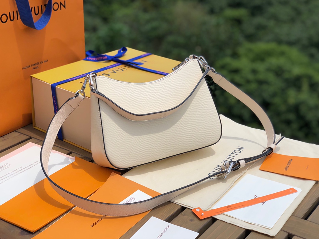 🌼 m80688尺寸25×15×8LV marelle腋下包!新款hobo水波纹配上奶昔白简直就是一绝，