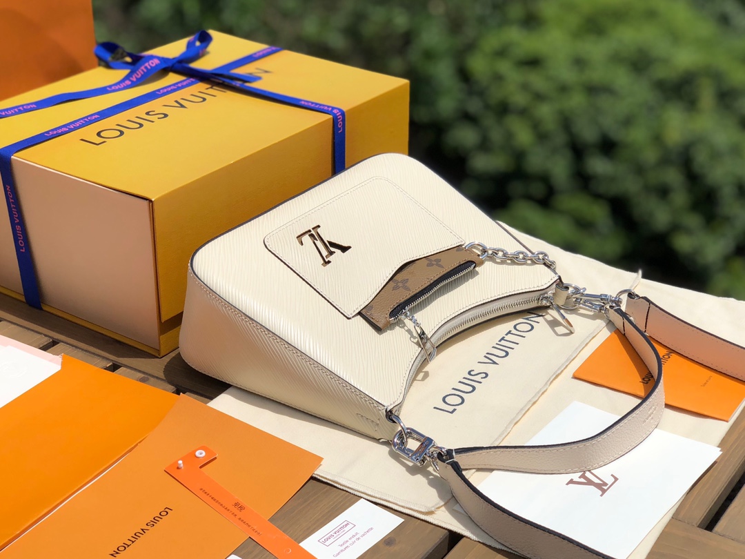 🌼 m80688尺寸25×15×8LV marelle腋下包!新款hobo水波纹配上奶昔白简直就是一绝，