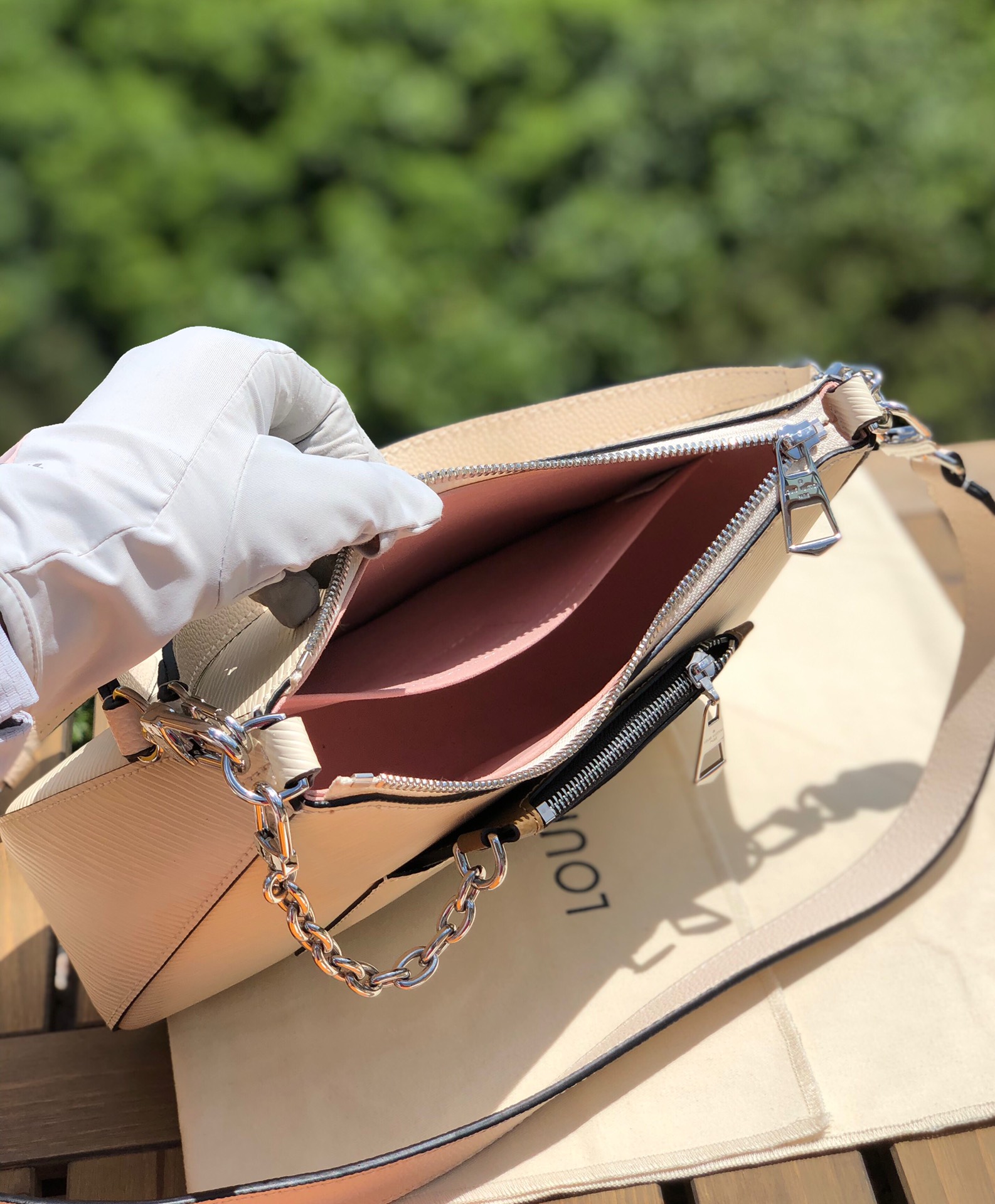 🌼 m80688尺寸25×15×8LV marelle腋下包!新款hobo水波纹配上奶昔白简直就是一绝，