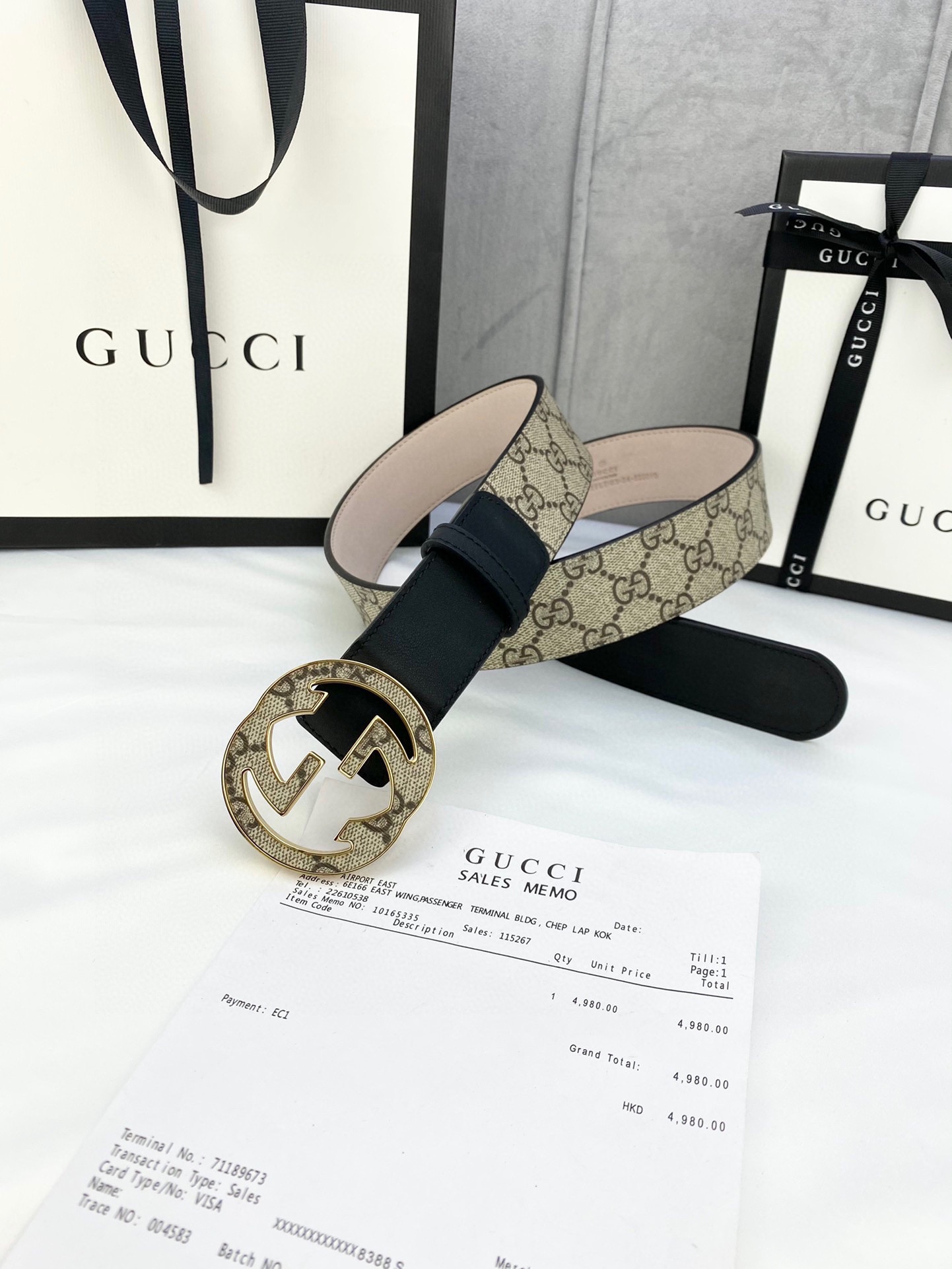 宽度4.0cmgucci这款腰带在新款系列中惊艳亮相采用以标志性米色/乌木色组合呈现的品牌双G精品钢扣字