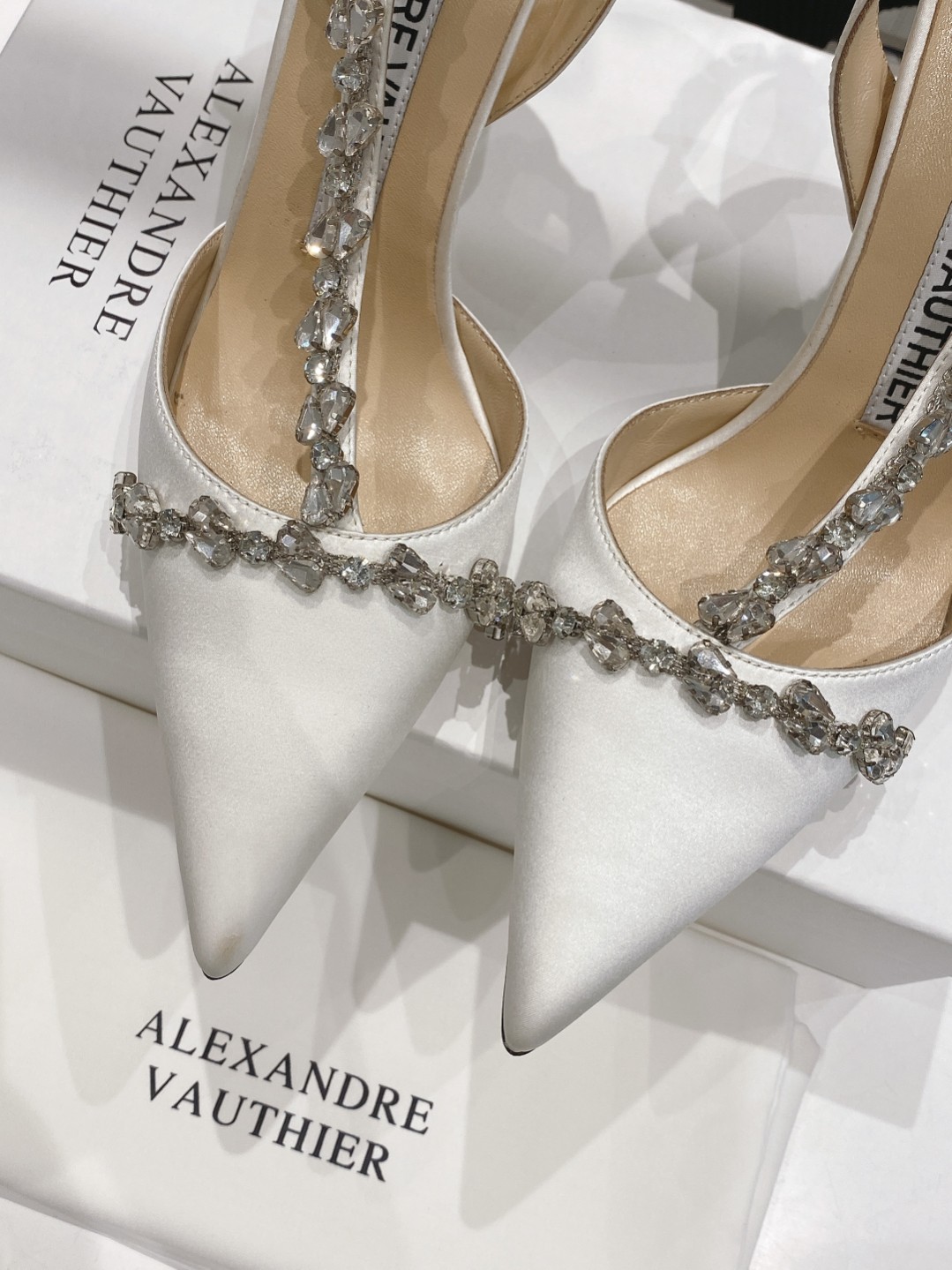 “AlexandreVuthier Crystal Shoes Offer: 725, Goddess Honorable Woman Preparation” - 图片 6