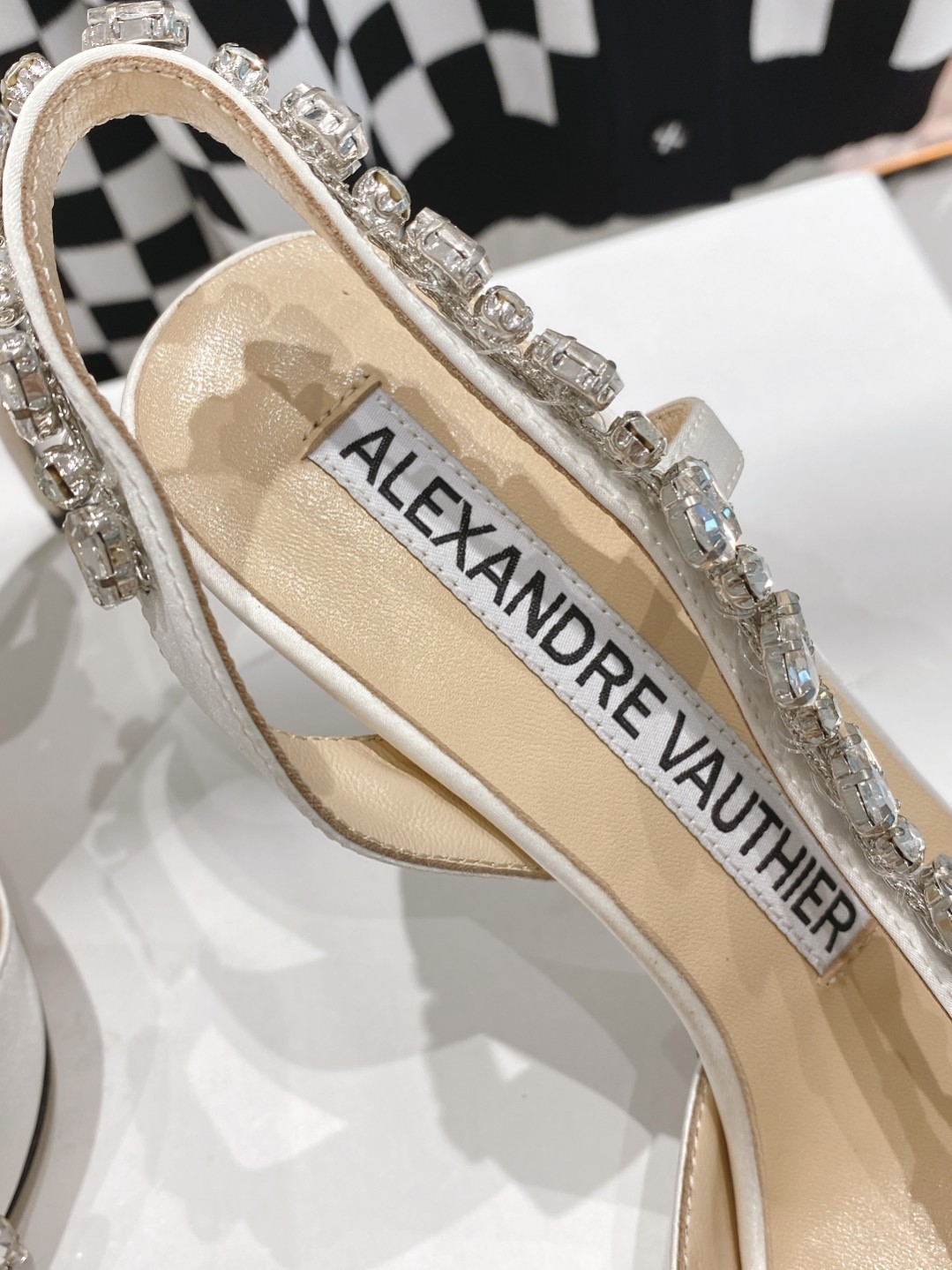 “AlexandreVuthier Crystal Shoes Offer: 725, Goddess Honorable Woman Preparation” - 图片 7