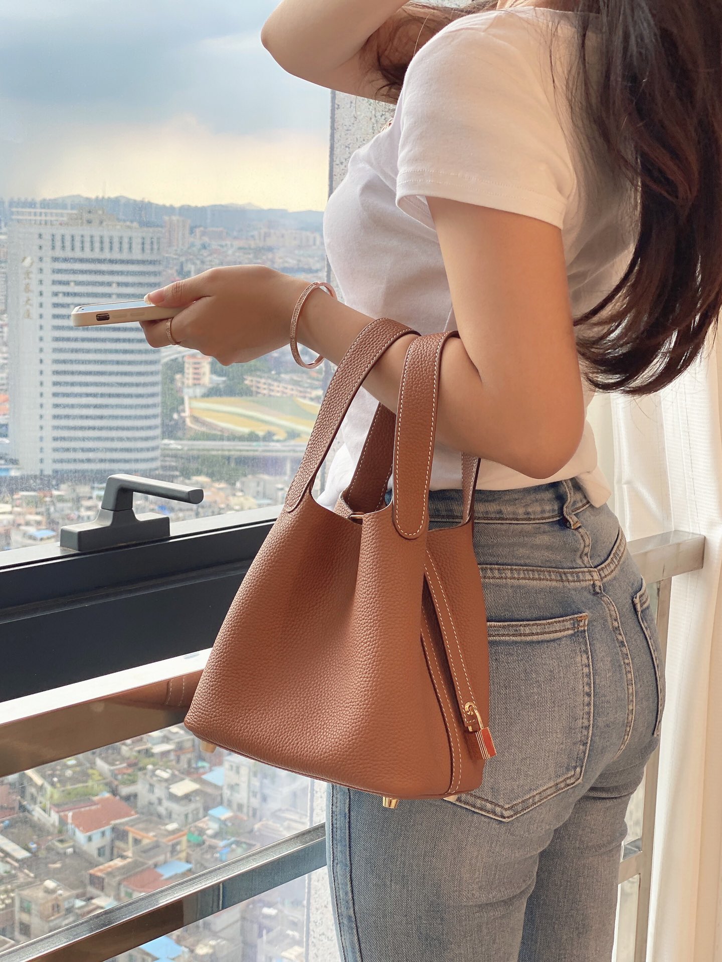 Hermès Luxury Designer Handbag Shoulder Crossbody Bag crafted in premium