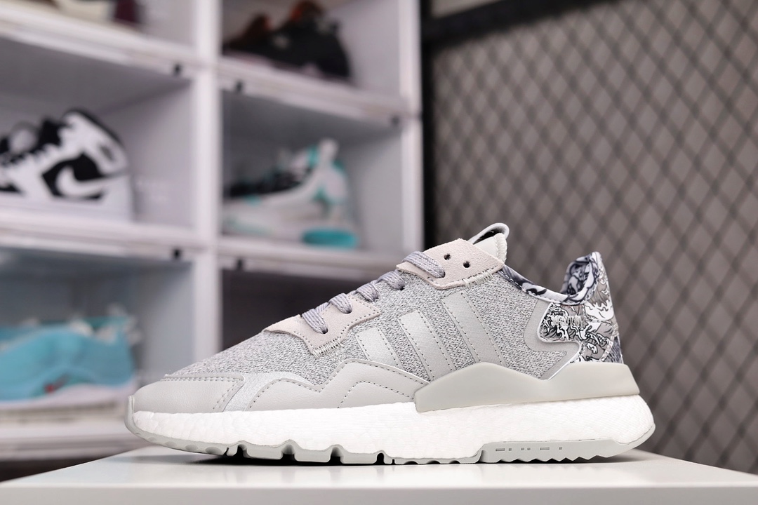 H0 公司级Adidas Nite Jogger 2022 Boos 三叶草 联名夜行者 复古跑鞋原厂材料 原厂大底 私家独模 网布搭配麂皮拼接打造鞋面 极具复古风格鞋头及鞋跟点缀3M反光设计极为亮眼中底采用全掌 Boost 科技，厚度相当可观，脚感极佳