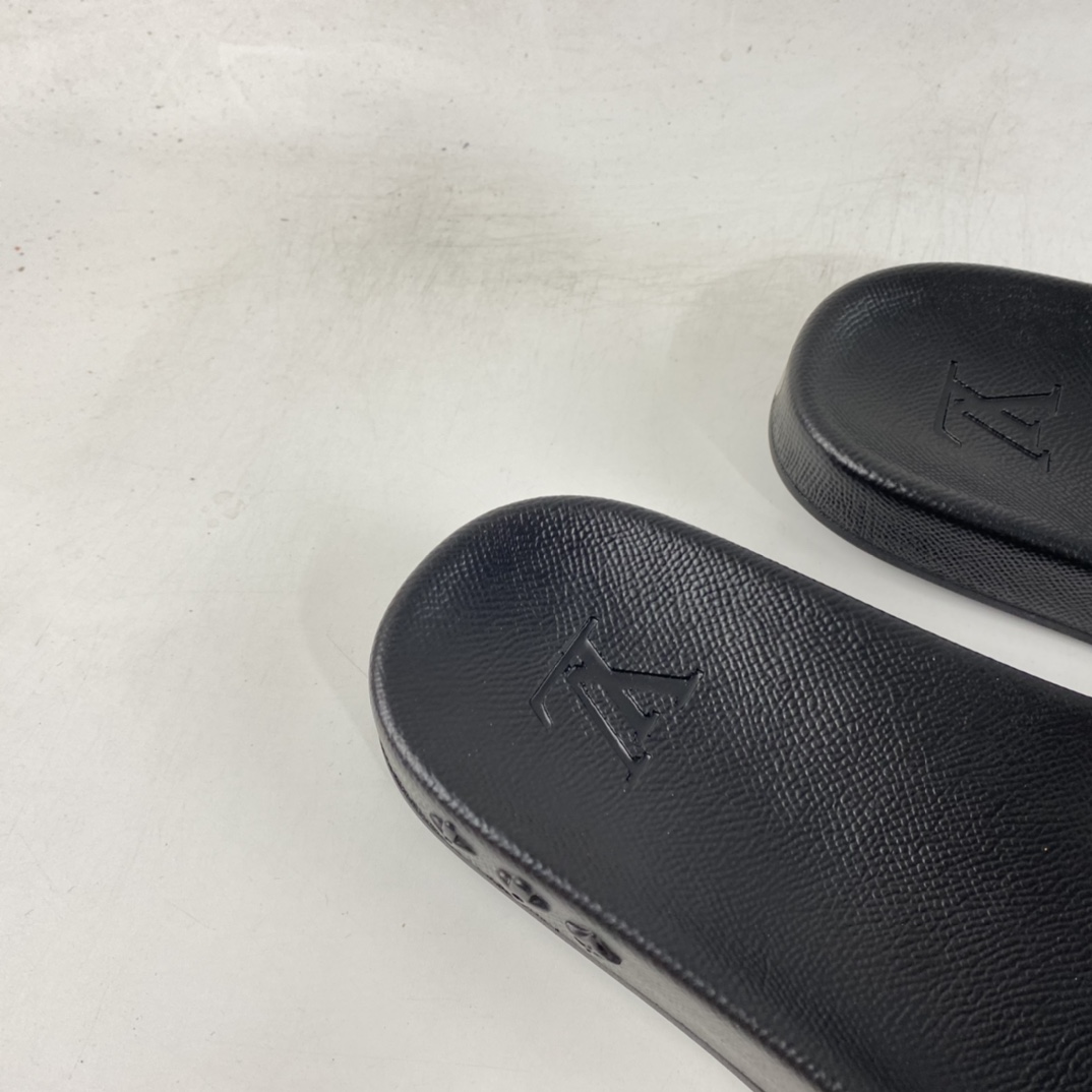 France's top luxury brand, Louis Vuitton Waterfront Mule Slides print summer fashion wear indoor and outdoor beach slippers