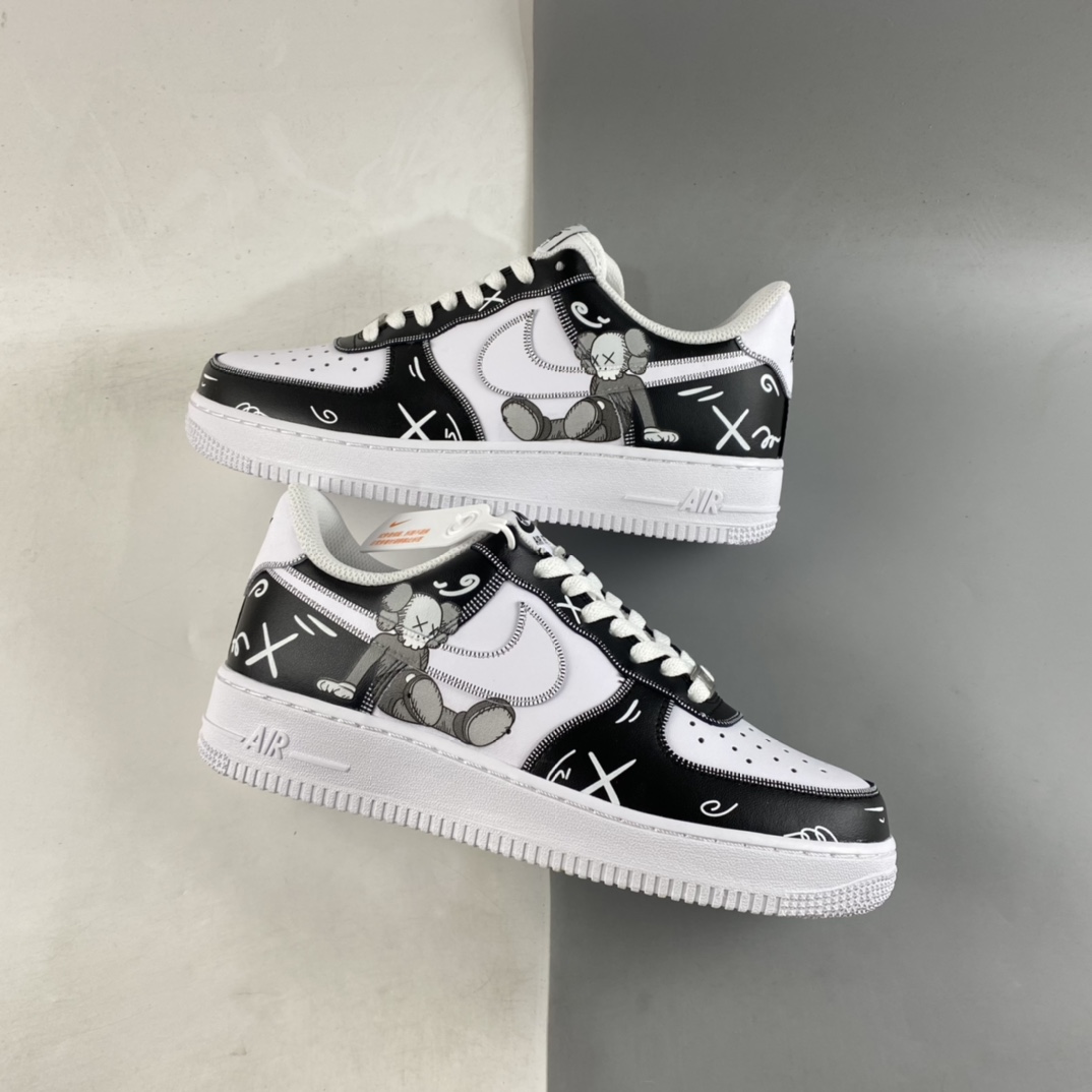 P260  Kaws x Nike Air Force 1’07 Low 黑白小熊联名配色 空军一号低帮休闲板鞋 CW2288-777