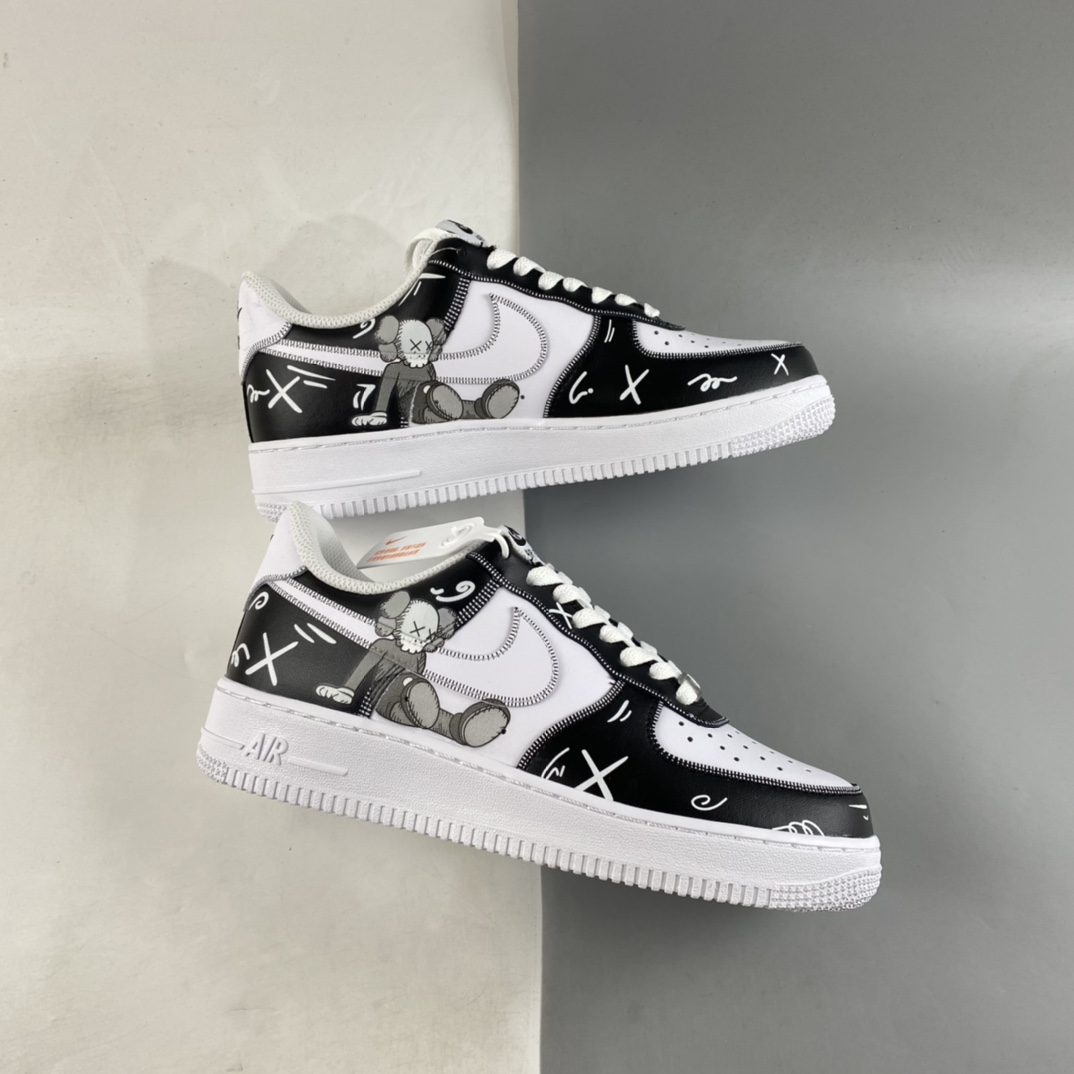 P260  Kaws x Nike Air Force 1’07 Low 黑白小熊联名配色 空军一号低帮休闲板鞋 CW2288-777