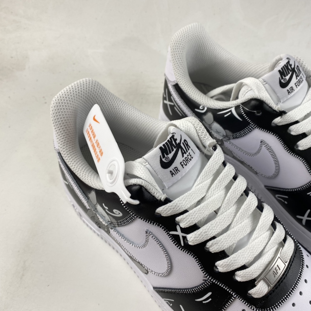 P260  Kaws x Nike Air Force 1’07 Low 黑白小熊联名配色 空军一号低帮休闲板鞋 CW2288-777