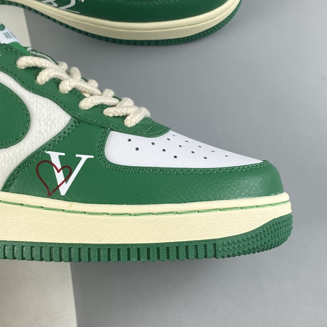 P240  Nike Air Force 1’07 Low  空军一号低帮休闲板鞋 DO5220-163