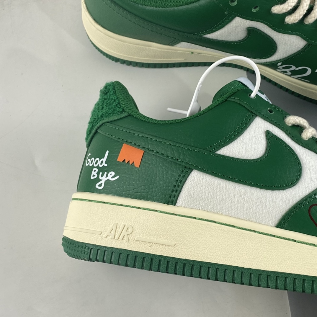 P240  Nike Air Force 1’07 Low  空军一号低帮休闲板鞋 DO5220-163