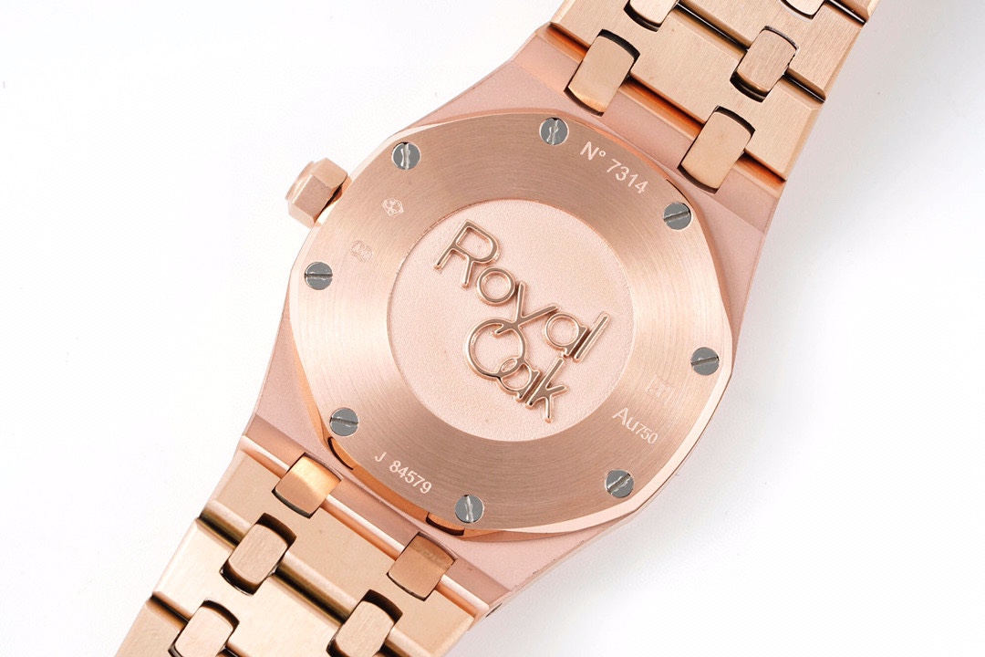 爱彼 AP 皇家橡树石英女款型号67651ST.ZZ.1261ST.01 直径33毫米