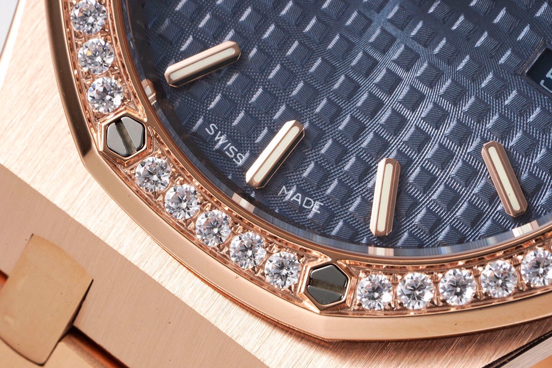 爱彼 AP 皇家橡树石英女款型号67651ST.ZZ.1261ST.01 直径33毫米