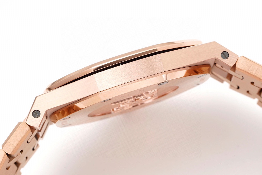 爱彼 AP 皇家橡树石英女款型号67651ST.ZZ.1261ST.01 直径33毫米