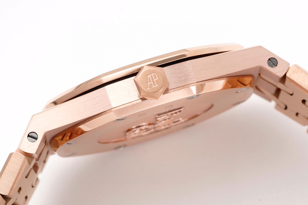 爱彼 AP 皇家橡树石英女款型号67651ST.ZZ.1261ST.01 直径33毫米