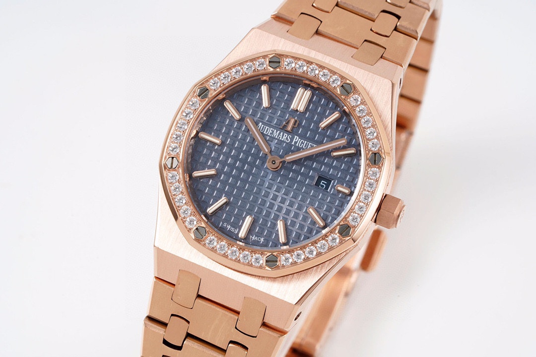 爱彼 AP 皇家橡树石英女款型号67651ST.ZZ.1261ST.01 直径33毫米