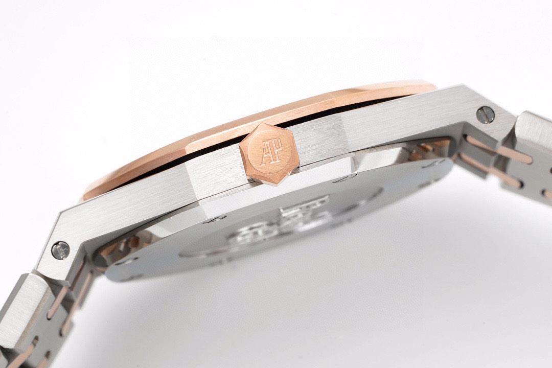 爱彼 AP 皇家橡树石英女款型号67651ST.ZZ.1261ST.01 直径33毫米