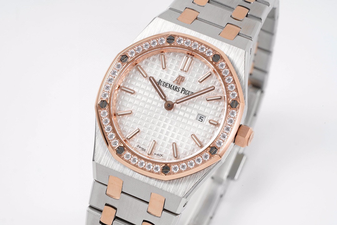 爱彼 AP 皇家橡树石英女款型号67651ST.ZZ.1261ST.01 直径33毫米