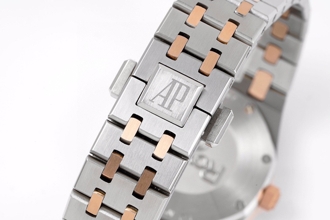 爱彼 AP 皇家橡树石英女款型号67651ST.ZZ.1261ST.01 直径33毫米